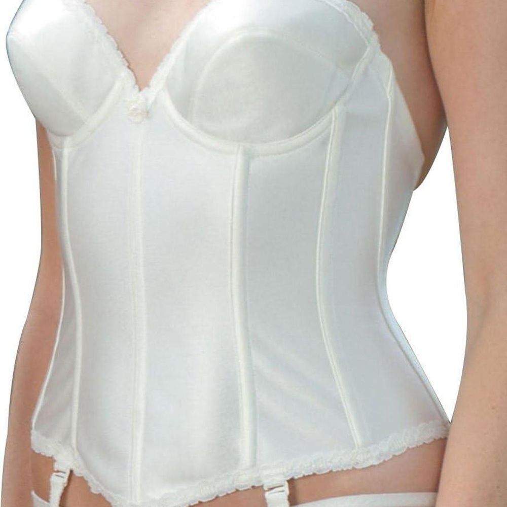 Chic Ivory Bustier Corset